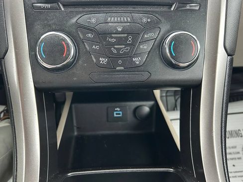 Used 2018 Ford Fusion SE FWD image 24
