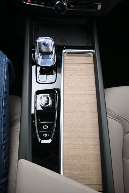 New 2026 Volvo XC60 B5 Plus w/ Protection Package Premier AWD/4WD image 11