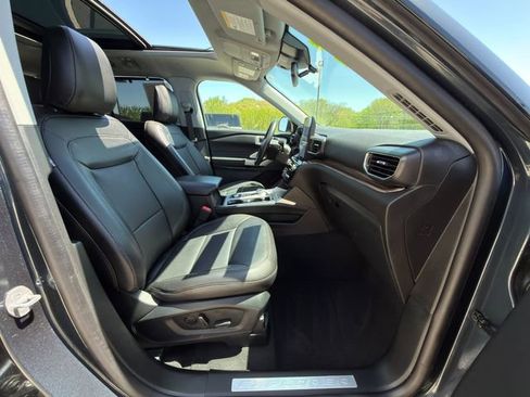 Used 2022 Ford Explorer Limited w/ Hybrid Equipment Group 310A AWD/4WD image 9