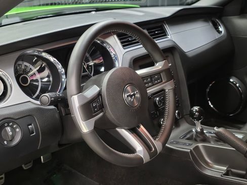 Used 2013 Ford Mustang GT Premium w/ Comfort Pkg RWD image 22