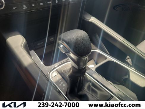 Used 2024 Kia Telluride LX FWD image 31