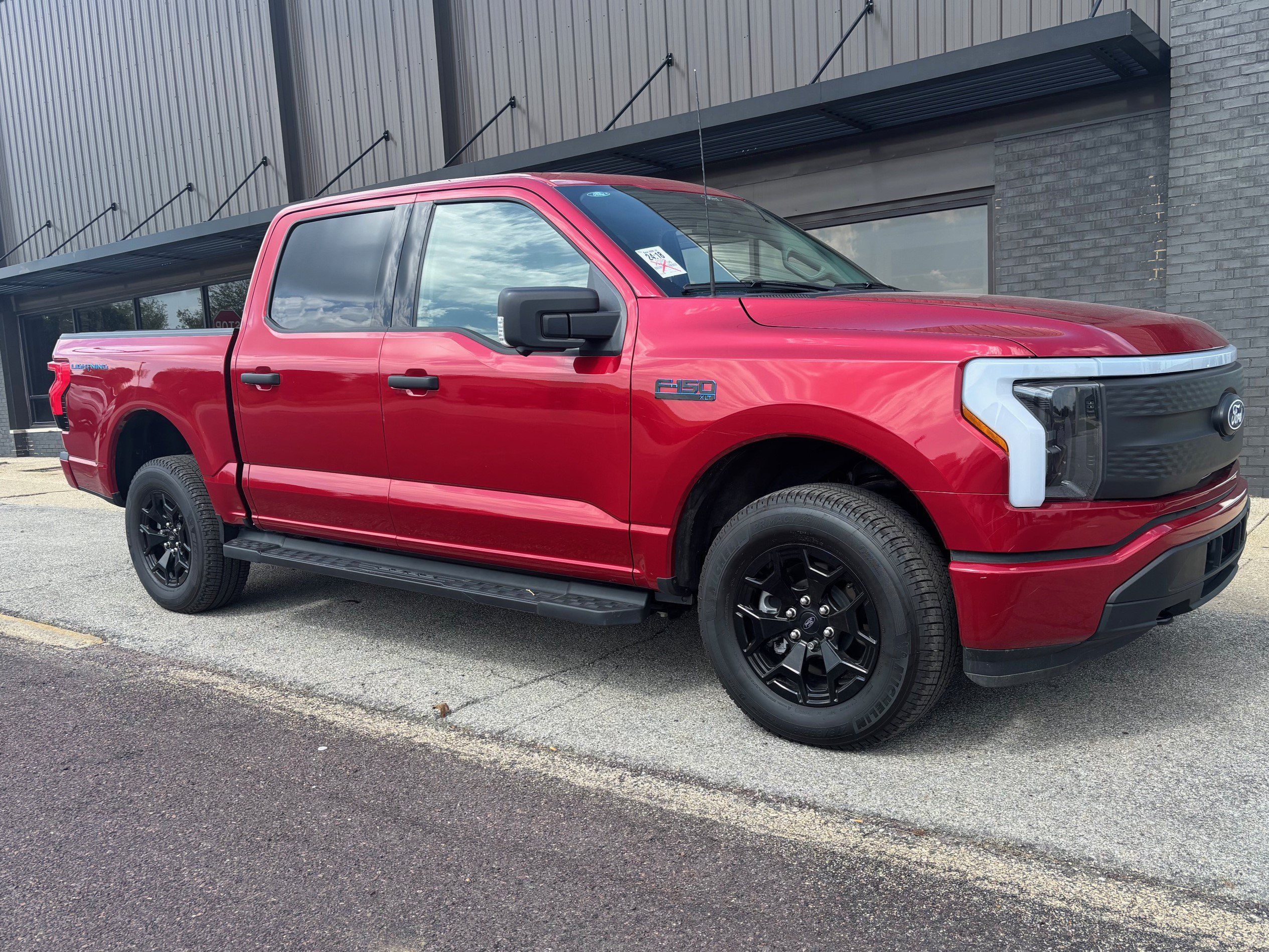Used 2025 Ford F150 Lightning XLT AWD/4WD image 3