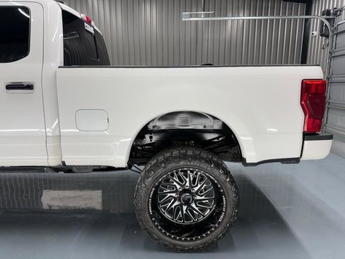Used 2022 Ford F250 Platinum w/ FX4 Off-Road Package image 5