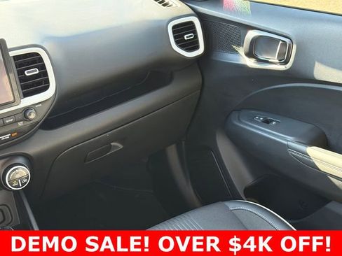 Certified 2025 Hyundai Venue Limited image 14