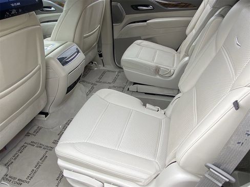 Used 2021 Cadillac Escalade Sport Platinum image 17
