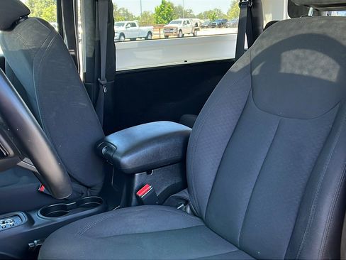 Used 2017 Jeep Wrangler Sport AWD/4WD image 17