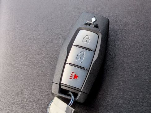 New 2026 Mitsubishi Outlander LE FWD image 28