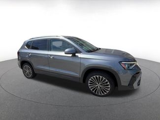 Used 2025 Volkswagen Taos SE FWD video 2