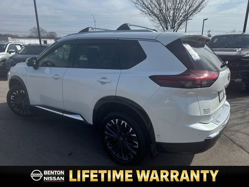 Certified 2025 Nissan Rogue Platinum w/ Platinum Premium Package image 6