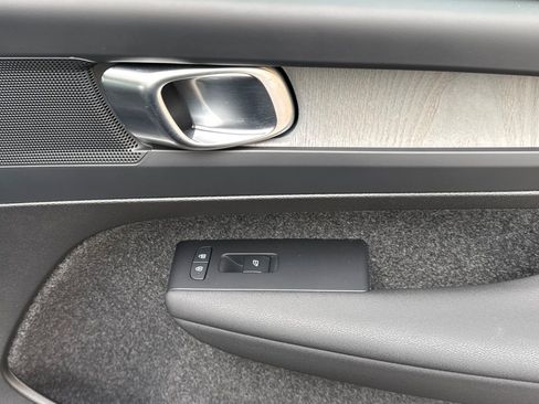 Used 2025 Volvo XC40 B5 Core w/ Protection Package Premier image 19