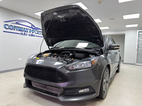 Used 2017 Ford Focus ST image 36