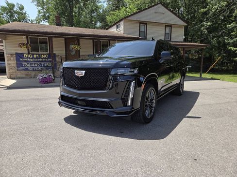 Used 2023 Cadillac Escalade ESV V AWD/4WD image 1