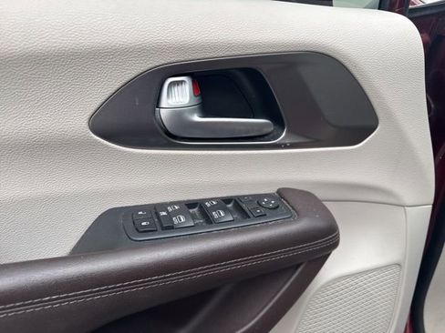 Used 2017 Chrysler Pacifica Touring-L Plus w/ Advanced Safetytec Group image 15