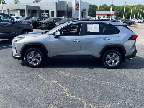 Used 2025 Toyota RAV4 LE AWD/4WD image 4