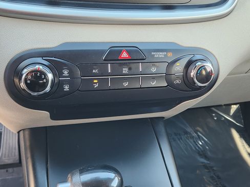 Used 2017 Kia Sorento LX image 18