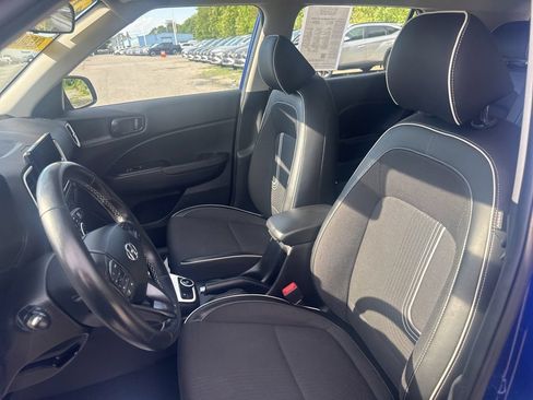 Used 2022 Hyundai Venue Limited FWD image 34