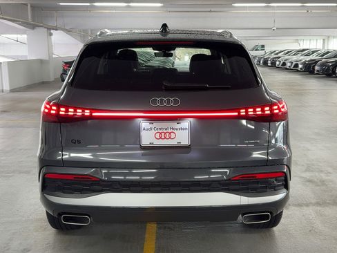Used 2025 Audi Q5 Premium w/ Convenience Package image 10