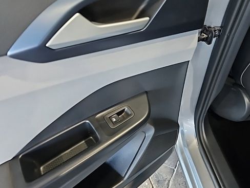 Used 2024 Volkswagen Taos SE image 20