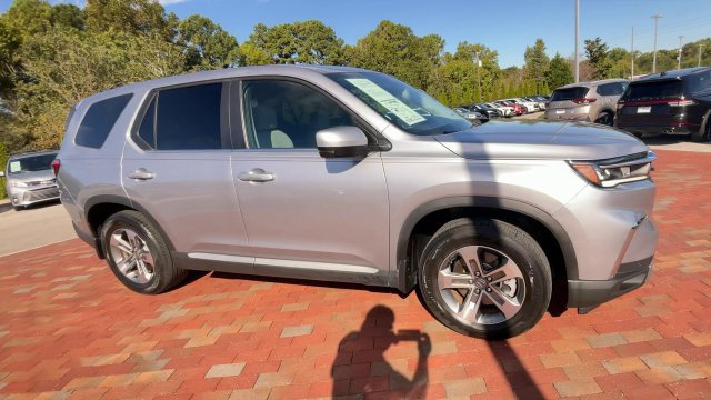 Used 2024 Honda Pilot EX-L image 3