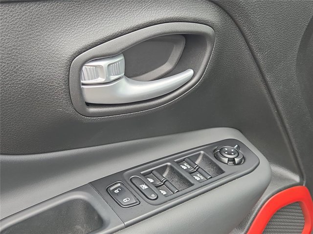Used 2023 Jeep Renegade Trailhawk AWD/4WD image 55