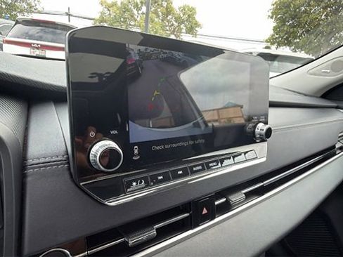 Used 2024 Mitsubishi Outlander 4WD Plug-In Hybrid image 26