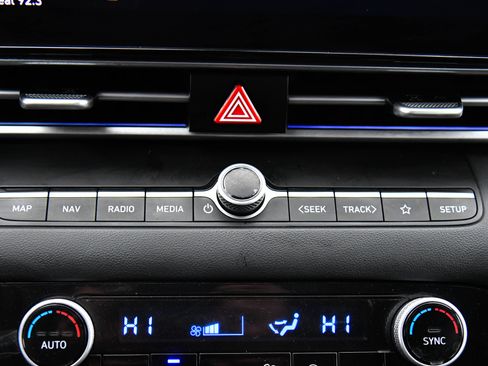 Used 2024 Hyundai Elantra SEL image 23