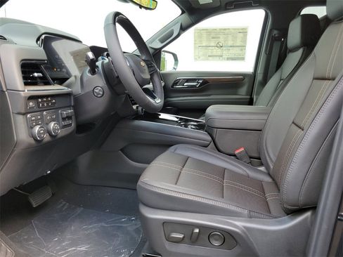 New 2025 Chevrolet Suburban High Country image 18
