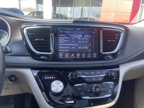 Used 2020 Chrysler Pacifica Limited w/ Advanced Safetytec Group image 32