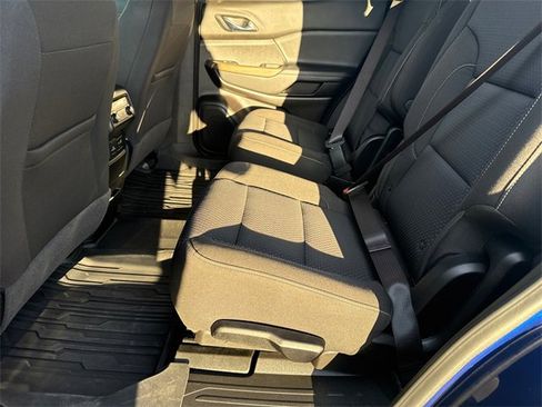 Used 2023 GMC Acadia SLE w/ Driver Convenience Package image 19