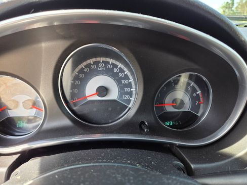 Used 2011 Chrysler 200 Touring FWD image 25