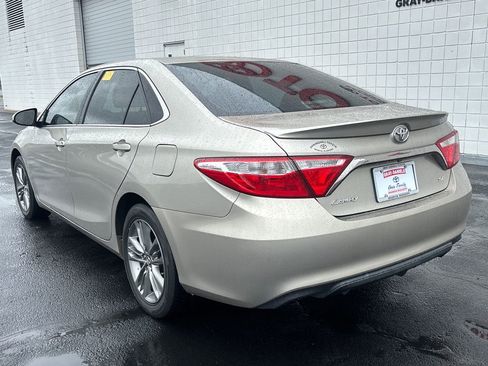 Used 2017 Toyota Camry SE FWD image 5