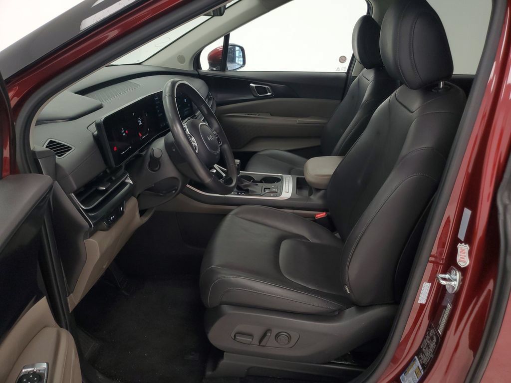 Used 2025 Kia Carnival FWD image 9