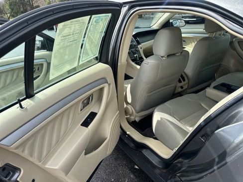 Used 2018 Ford Taurus SE image 14