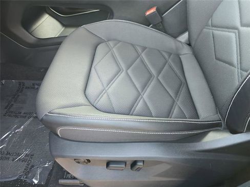 Used 2025 Volkswagen Atlas SE FWD image 13
