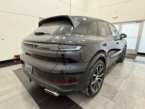 Certified 2025 Porsche Cayenne image 7