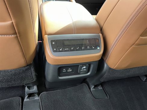 Certified 2024 Nissan Pathfinder Platinum w/ Cargo Package image 27