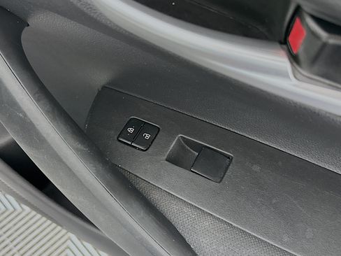 Used 2021 Toyota Corolla LE FWD image 28