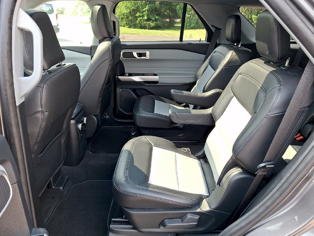 Used 2023 Ford Explorer XLT w/ Equipment Group 202A AWD/4WD image 11