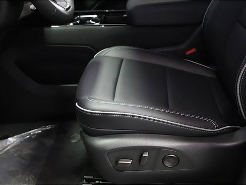 New 2025 Chevrolet Silverado EV LT image 15