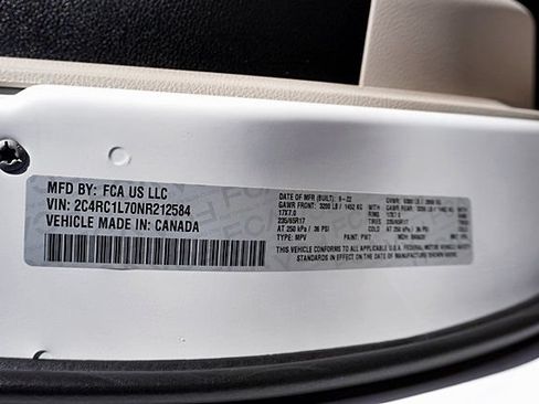 Used 2022 Chrysler Pacifica Touring-L FWD image 33