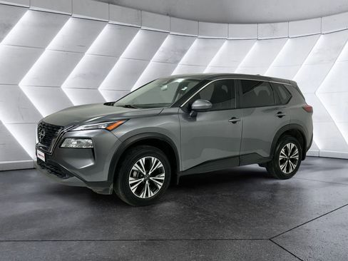 Used 2023 Nissan Rogue SV image 3