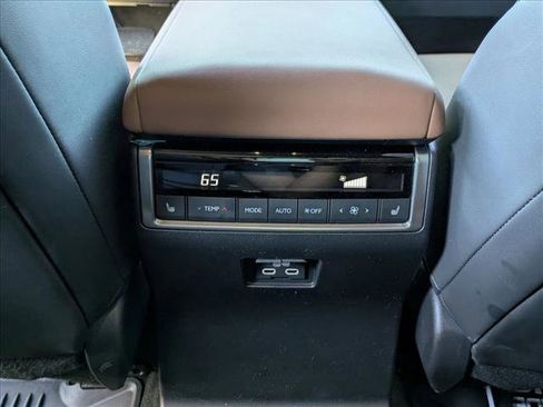 Used 2025 Lexus GX 550 image 14