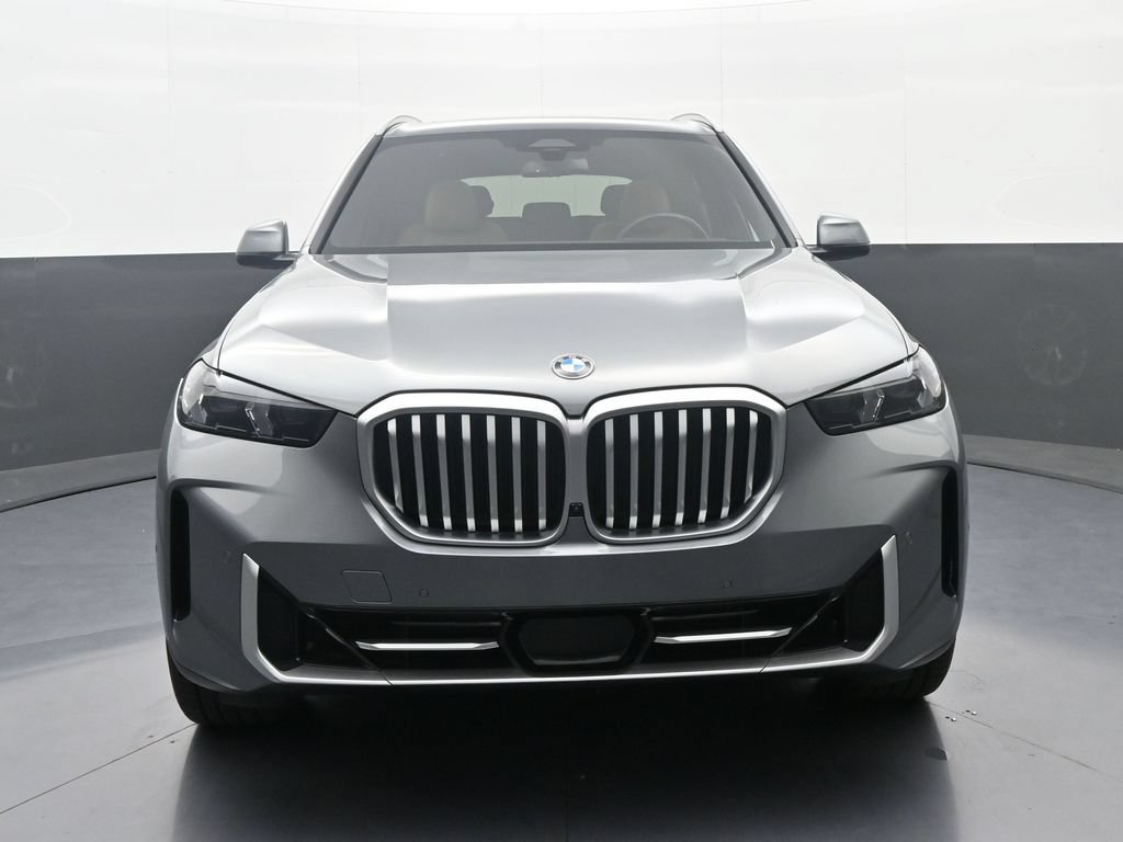 Used 2024 BMW X5 xDrive40i w/ Parking Assistance Package AWD/4WD image 2