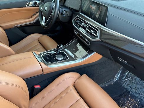 Used 2022 BMW X5 xDrive40i w/ Premium Package image 32