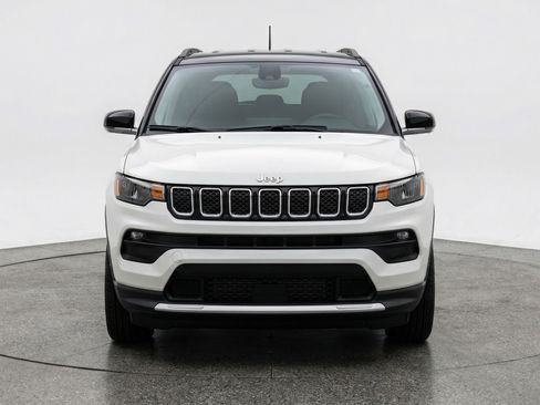 Used 2025 Jeep Compass Limited image 2