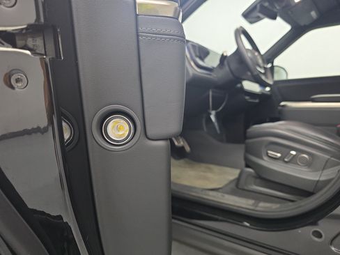 Used 2024 Rivian R1S Adventure AWD/4WD image 32