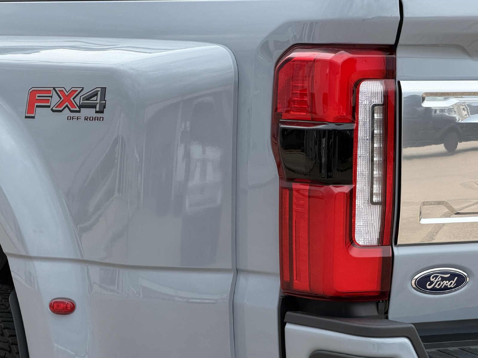 Used 2024 Ford F350 Platinum AWD/4WD image 13