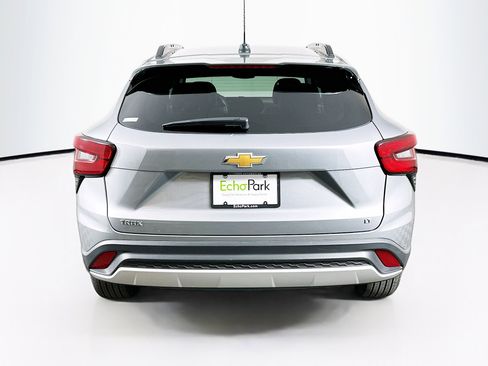 Used 2025 Chevrolet Trax LT image 7