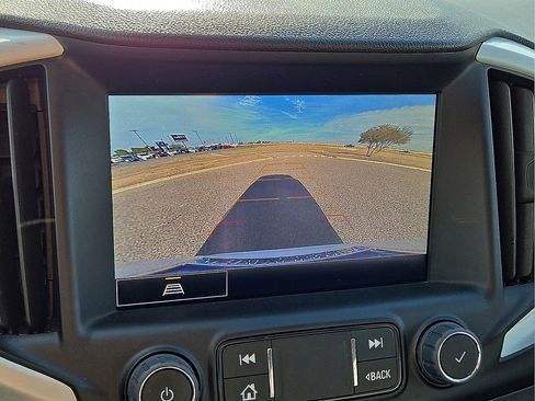 Used 2024 GMC Terrain SLT image 30