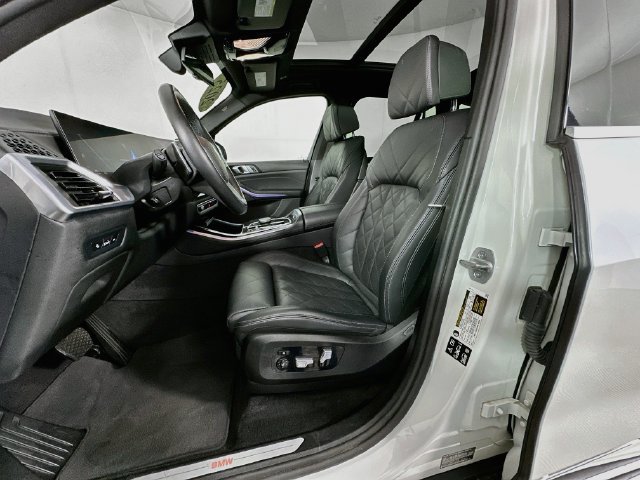Used 2025 BMW X5 xDrive40i AWD/4WD image 4